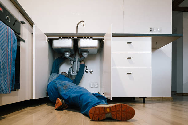 Professional Emergency Plumber technician working in Burbank, OH